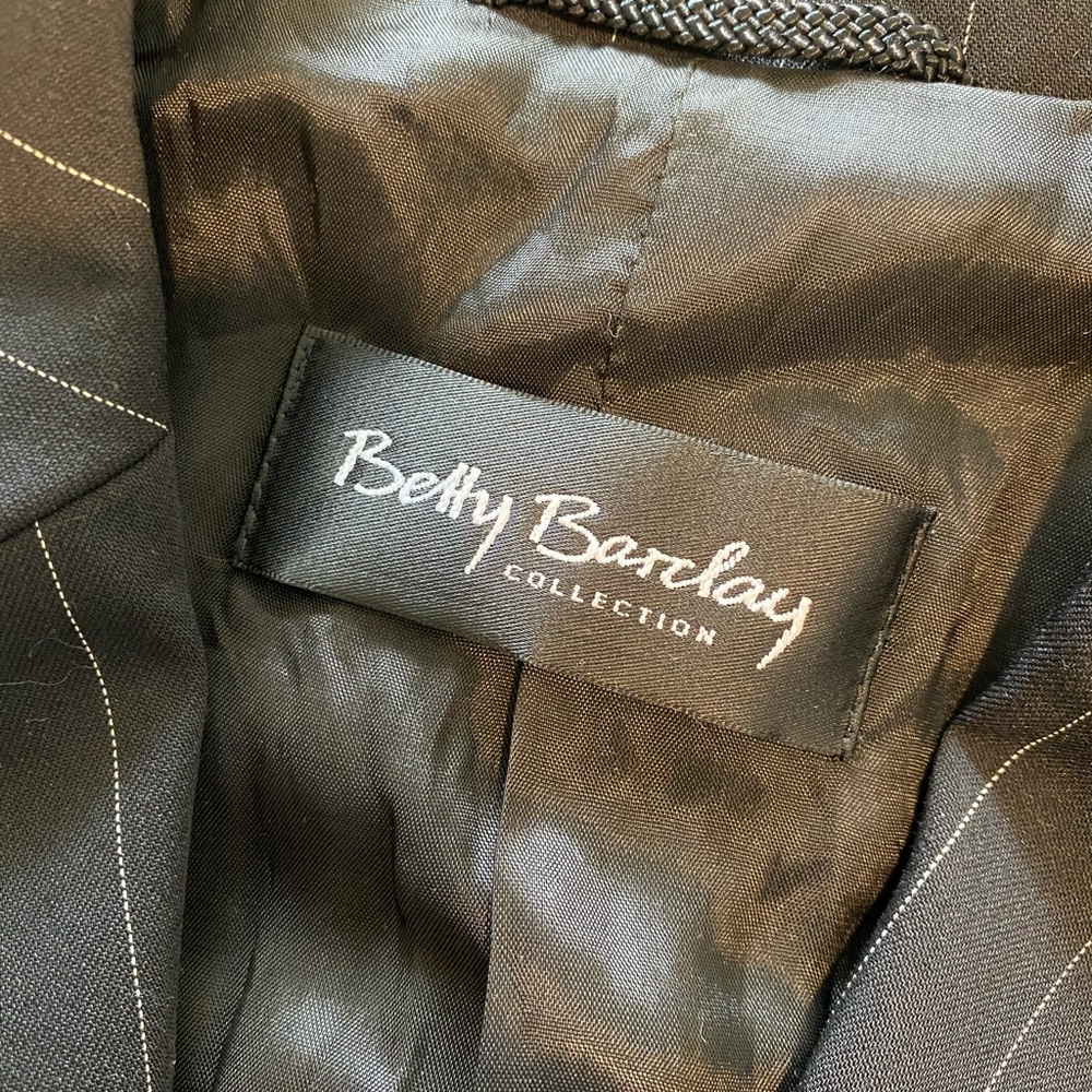 Pin striped blazer - Picture 2 of 6
